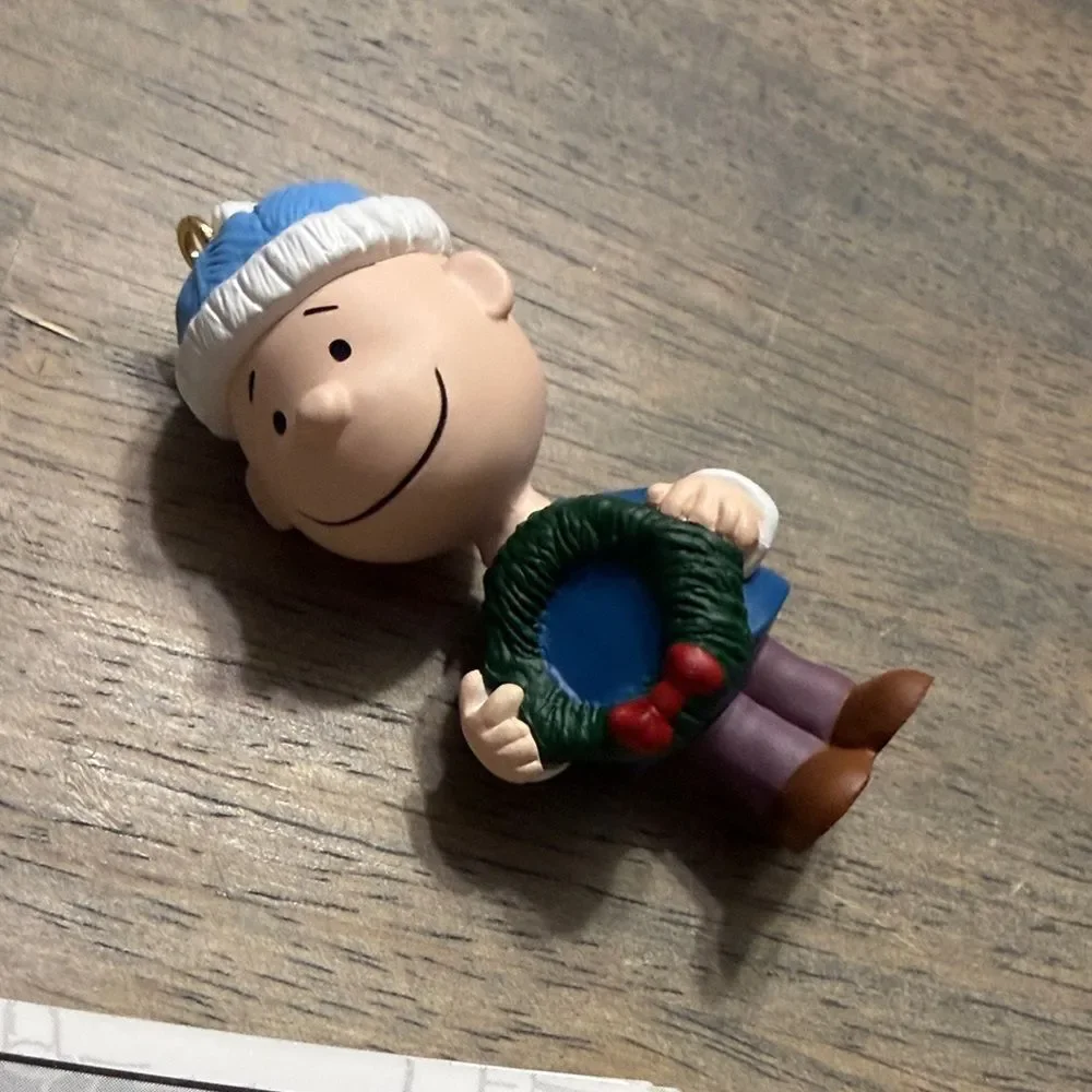 Hallmark Keepsake Charlie Brown Ornament – A Snoopy Christmas (2nd in Series)